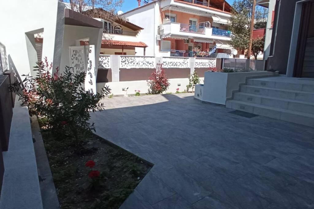 Aretoysa Center Luxury Suites 2 Nea Peramos  Exterior photo